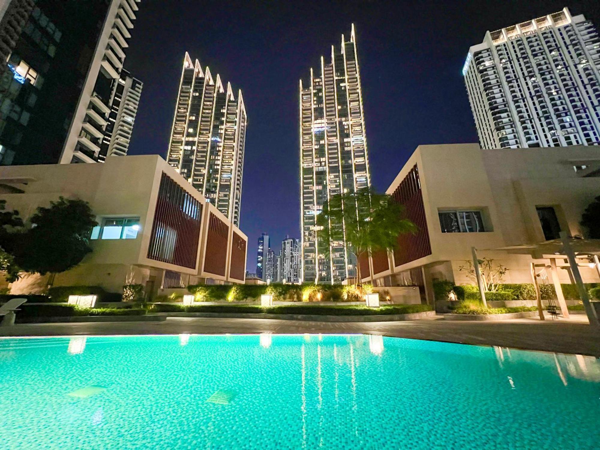 Downtown Luxury - Stunning Burj Khalifa & Sea View - 5 Minutes Walk To Dubai Mall Exterior photo