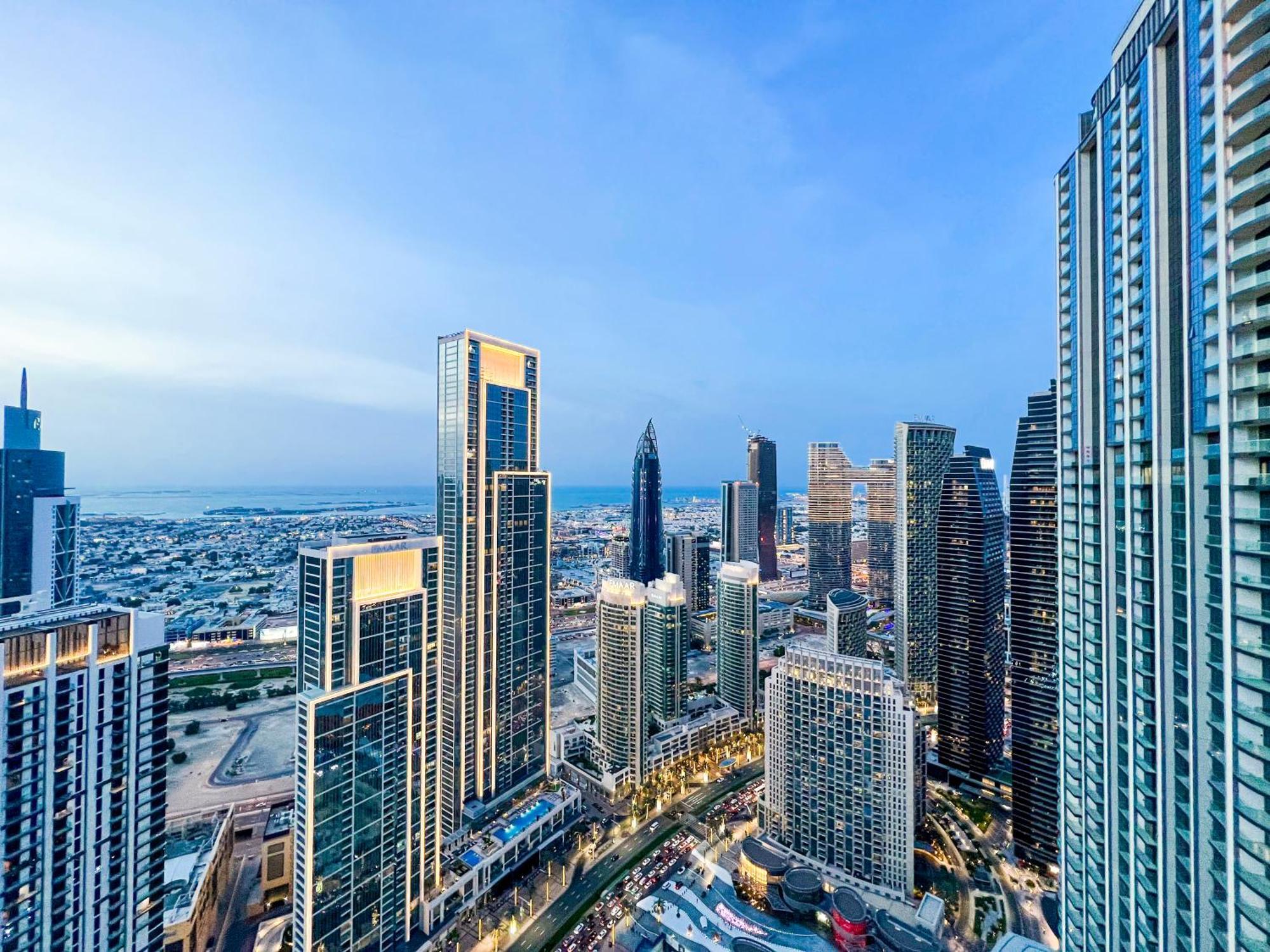 Downtown Luxury - Stunning Burj Khalifa & Sea View - 5 Minutes Walk To Dubai Mall Exterior photo