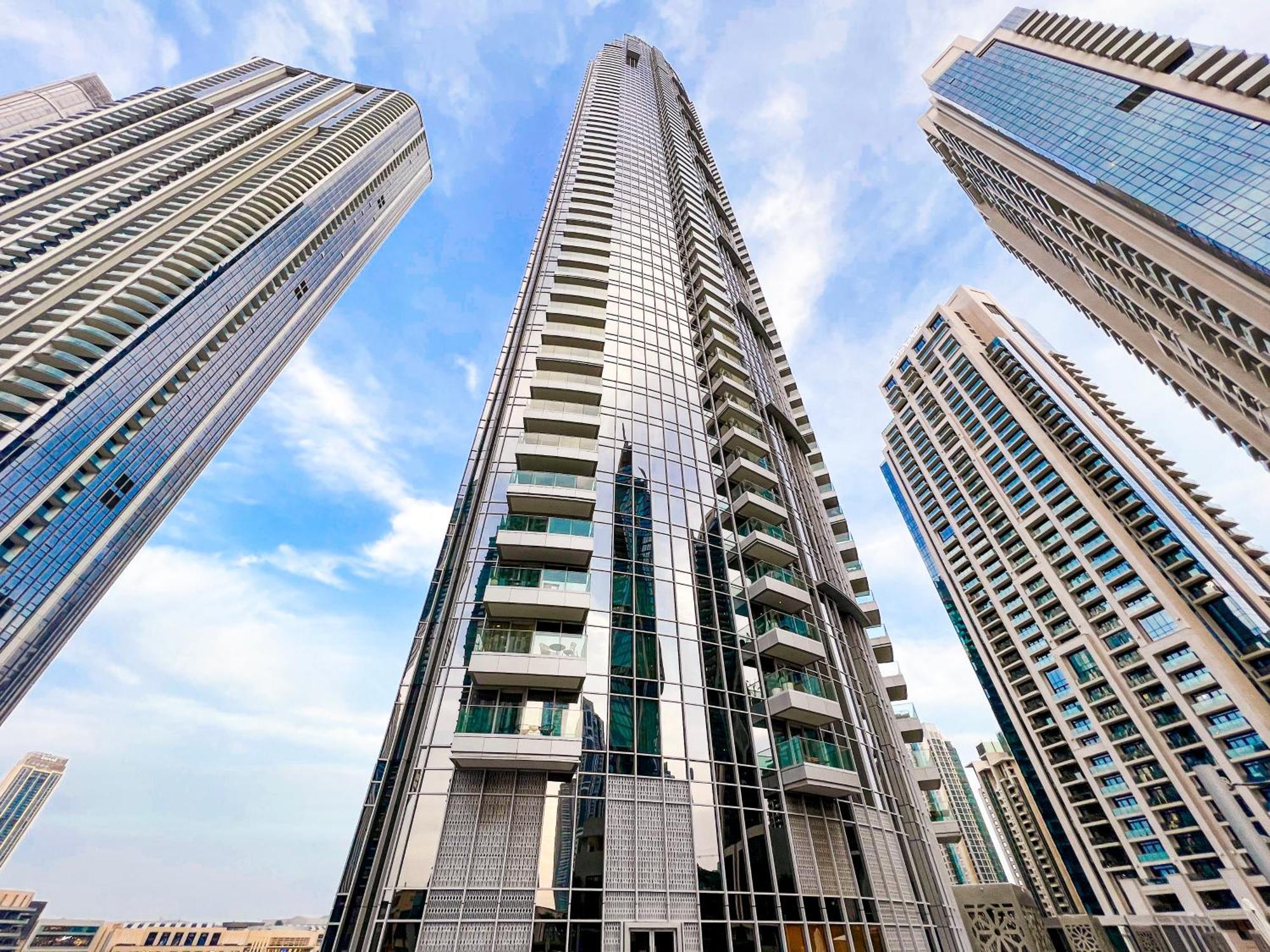 Downtown Luxury - Stunning Burj Khalifa & Sea View - 5 Minutes Walk To Dubai Mall Exterior photo